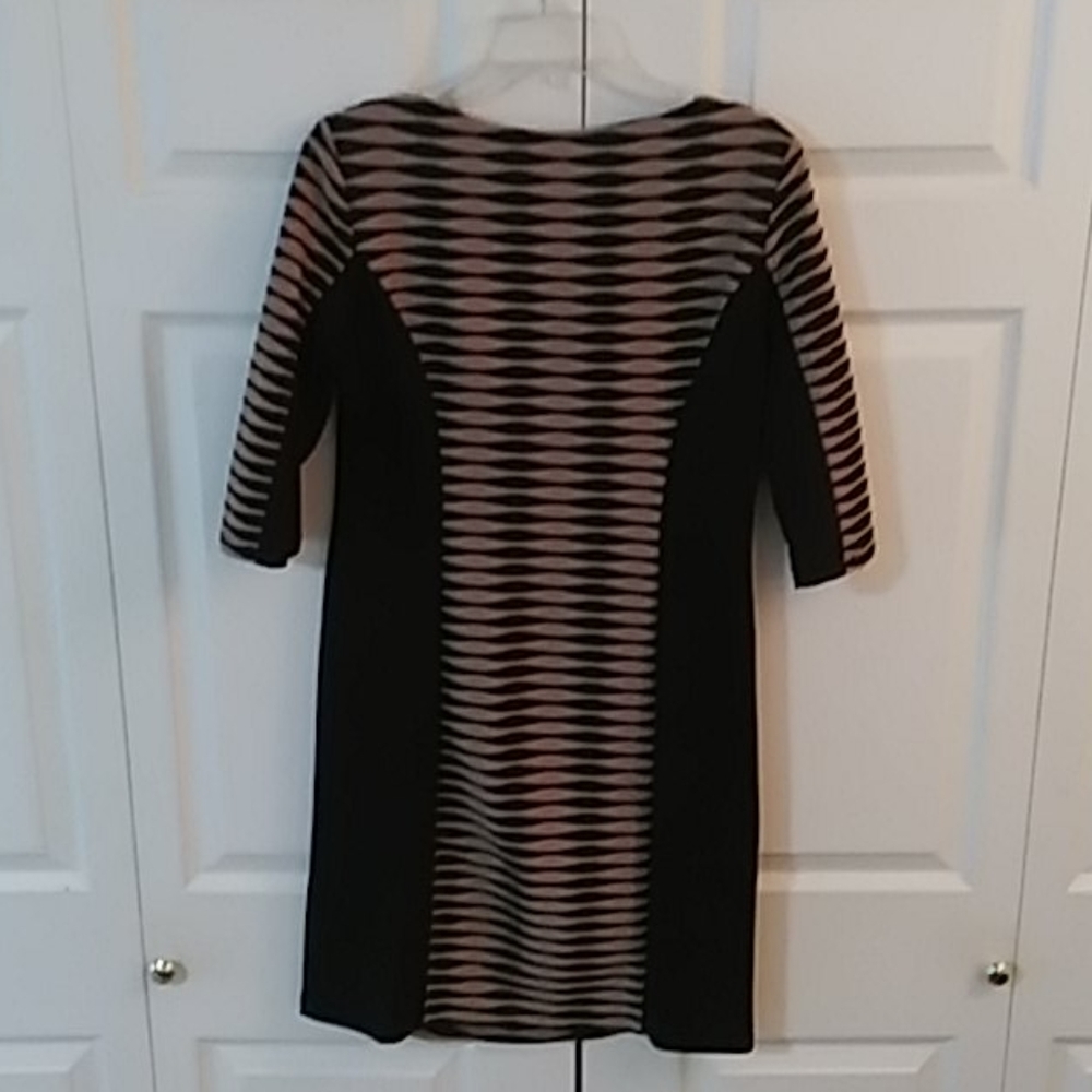 Figure-flattering Ruched Dress Size 10 - Picture 2 of 8